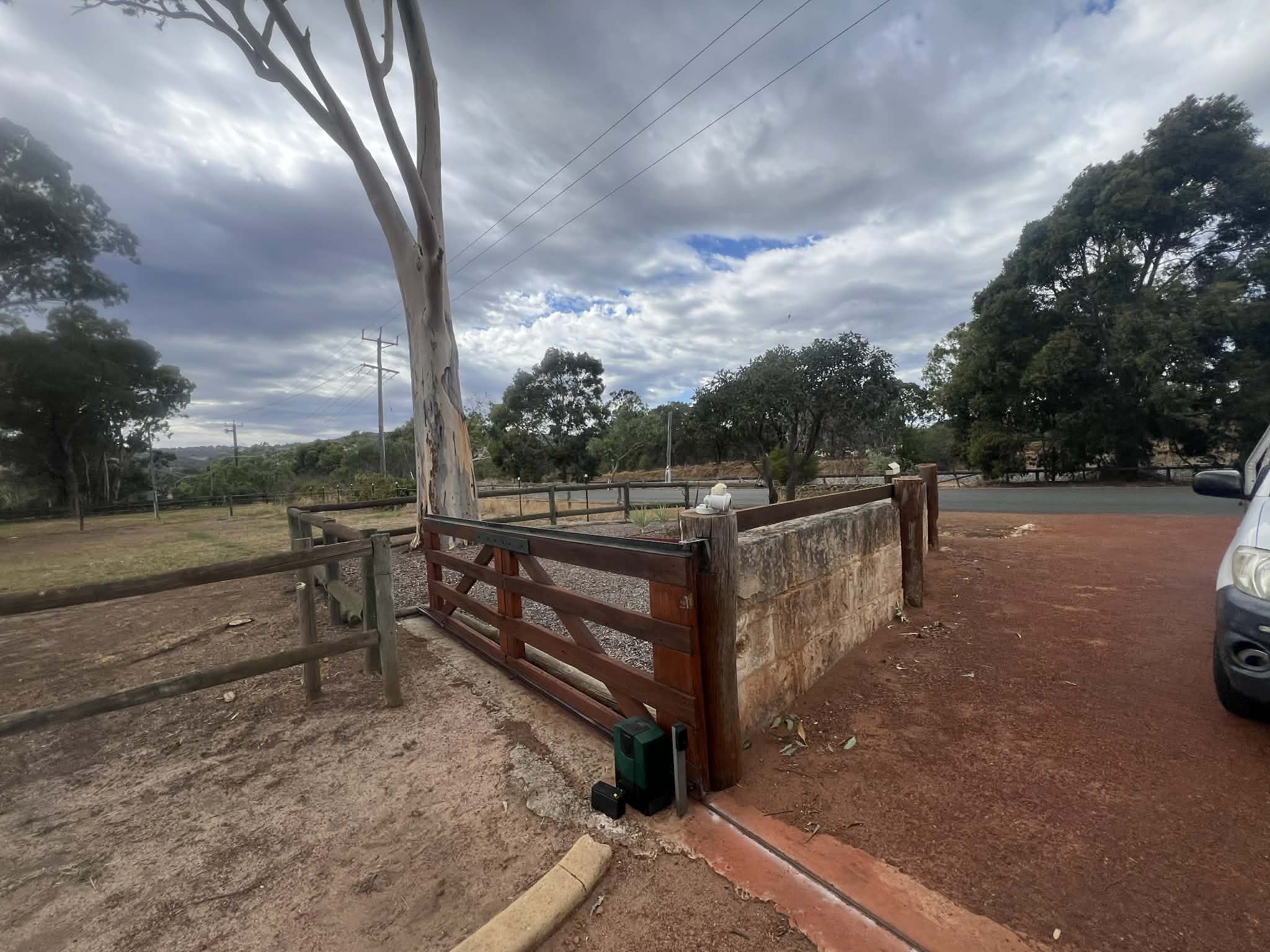 Rural access gate motor install